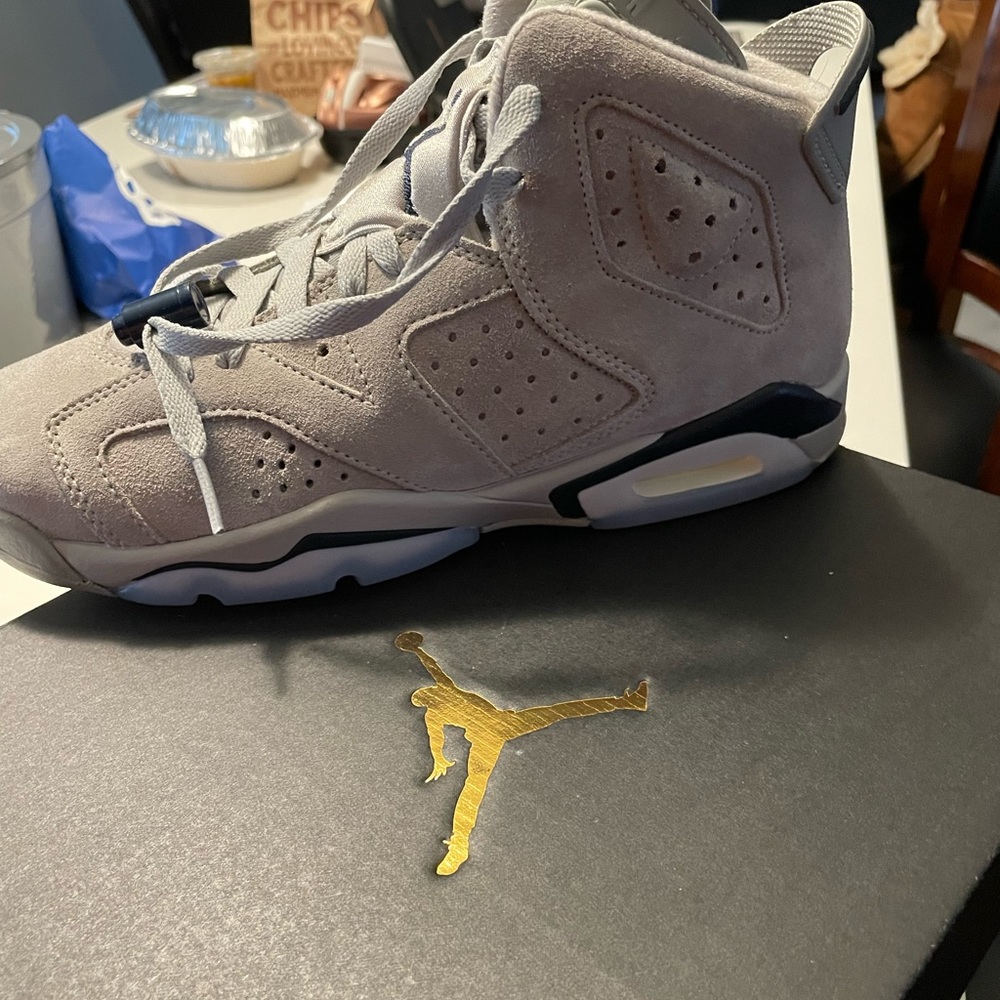 Shoes - Picture 3 of 7